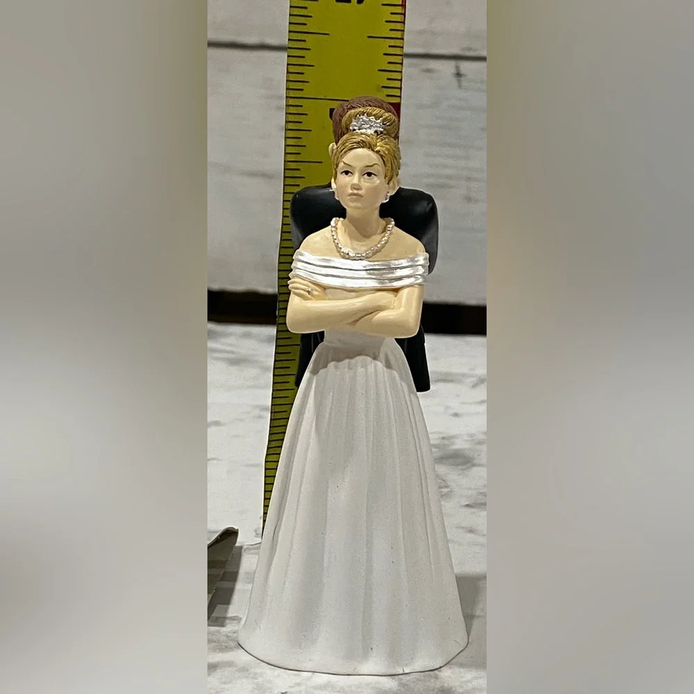 2003 WILTON Humorous WEDDING CAKE Topper Figurine Bride Groom Back To Back